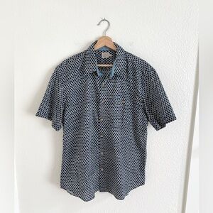 FAHERTY navy scalloped print short sleeve button down shirt / size L